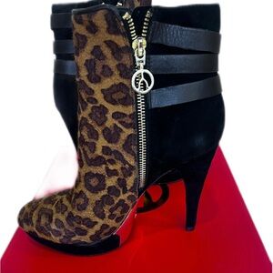 WISHBONE ANIMAL PRINT (Ananas) BOOTIE (8.5)